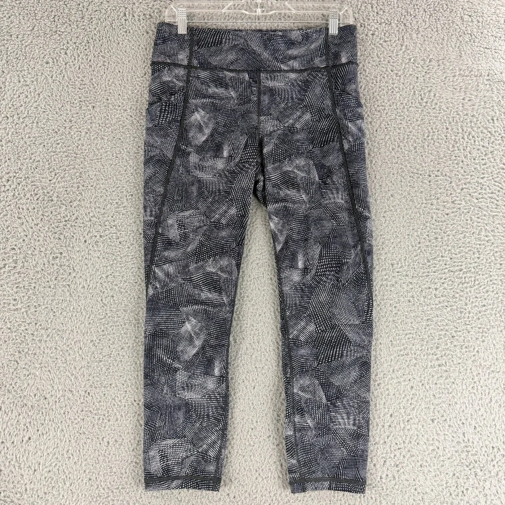 Lululemon Fast and Free Crop Leggings Womens 10 Black Geo Dot Pockets Nulux Run
